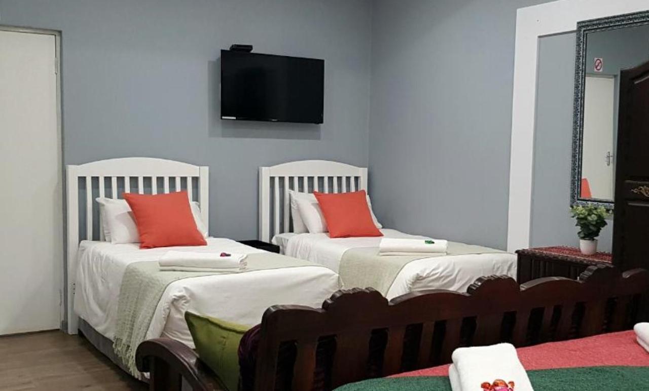 Graceland Guesthouse Почефструм Экстерьер фото