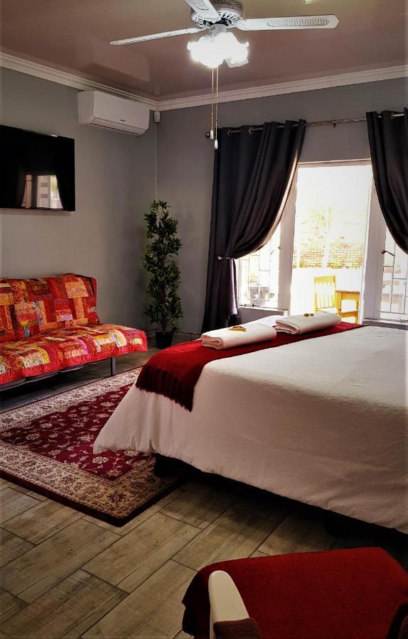 Graceland Guesthouse Почефструм Экстерьер фото